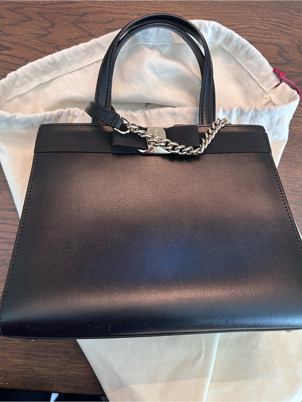 Salvatore Ferragamo Black Leather Vara Bow Shoulder Bag with Gold Chain - Picture 2 of 9